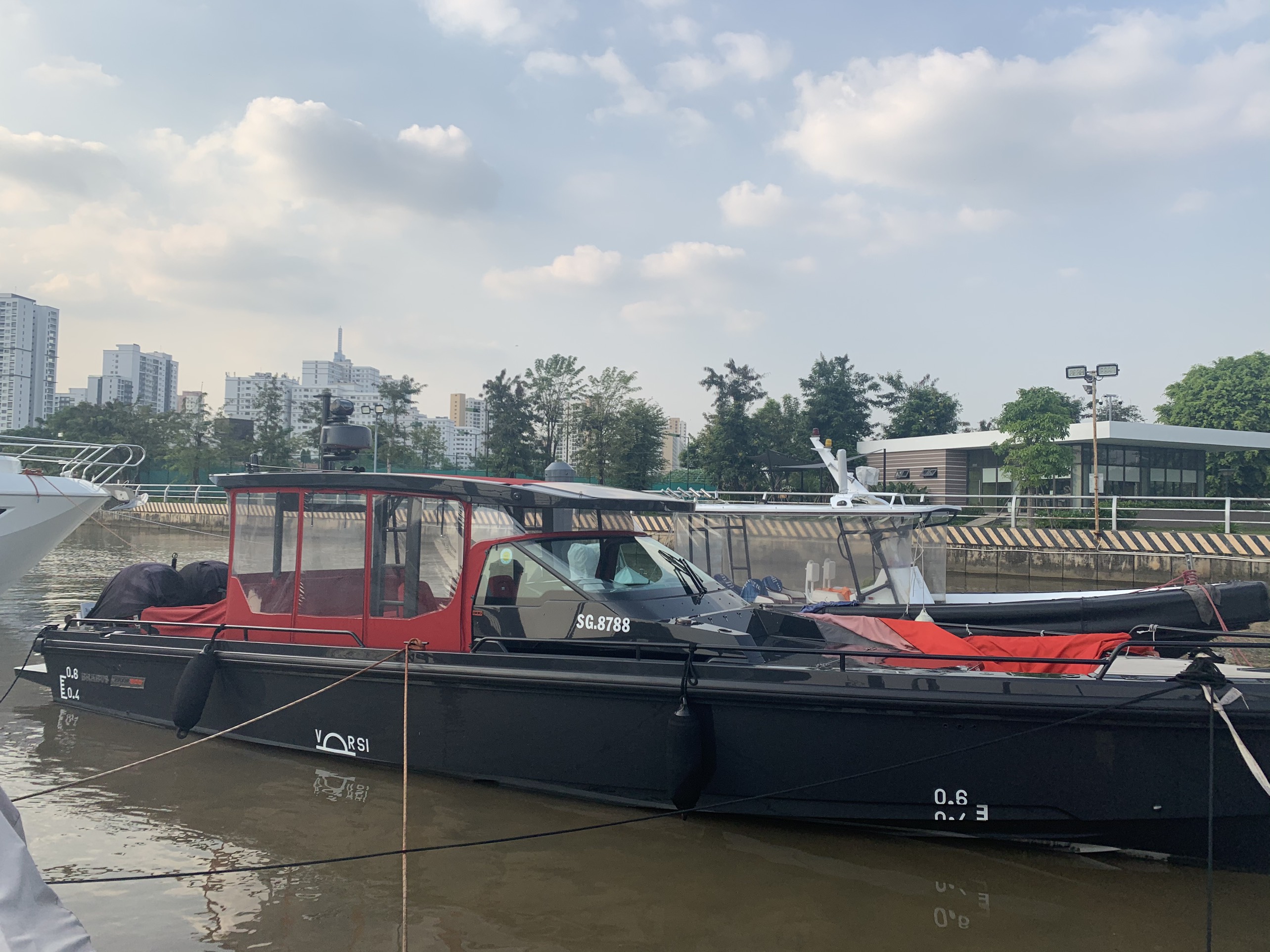 Thuyền đua Brabus Shadow 800